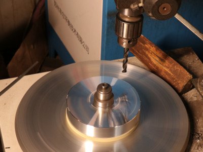 Grinding wheel dynamic balance detection